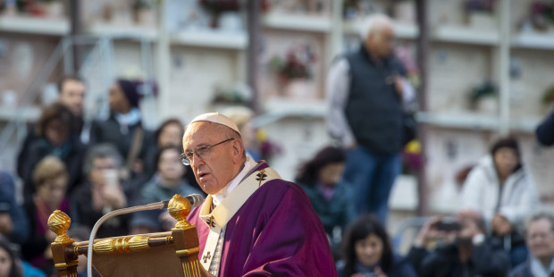 Quem cuida demais da própria vida, a perde, adverte Papa