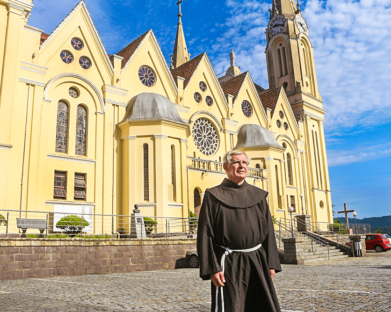 Frei Aldolino Bankhardt é acolhido na paróquia São Pedro