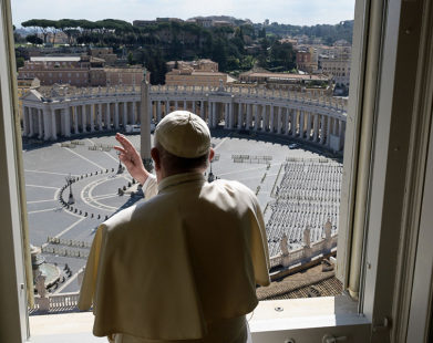 “Só poderemos sair dessa situação juntos, a humanidade unida”, diz o Papa