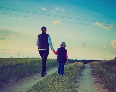 Coragem! Não temas, pois eu, o teu Deus, estou aqui, abrindo estradas e caminhos