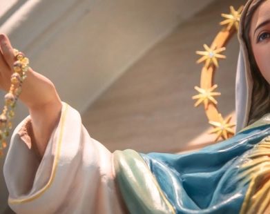 Você sabe como a Virgem Maria cuida de você no dia a dia?
